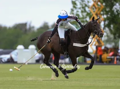 en-el-aire-cruz-que-a-diferencia-de-su-padre-CKQY5UEVV5GKBJNUS4OSMOEHNM