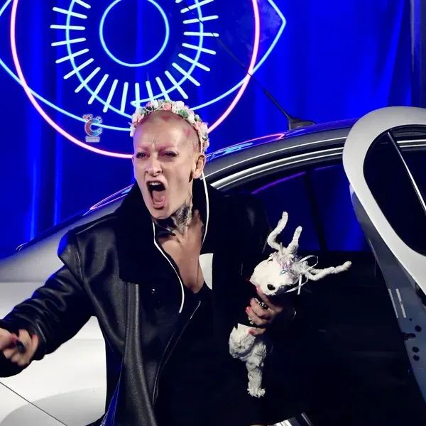 L8jSg_Wg4_600x600__1