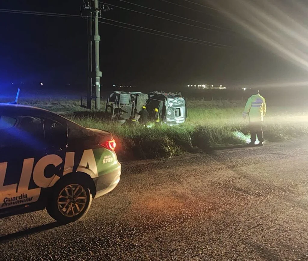Dos vuelcos de camiones dejaron un conductor hospitalizado en la región