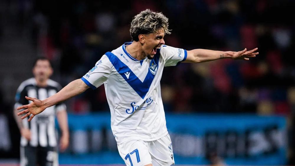 Vélez goleó a Central Córdoba y sigue peleando en la anual
