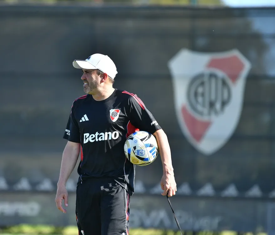 los-detalles-de-la-primera-practica-de-eduardo-coudet-como-tecnico-de-river-plate-charla-motivadora-y-un-mensaje-4