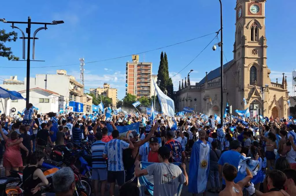 463666_argentina_croacia_festejos_catedral_venado_1024_x_680