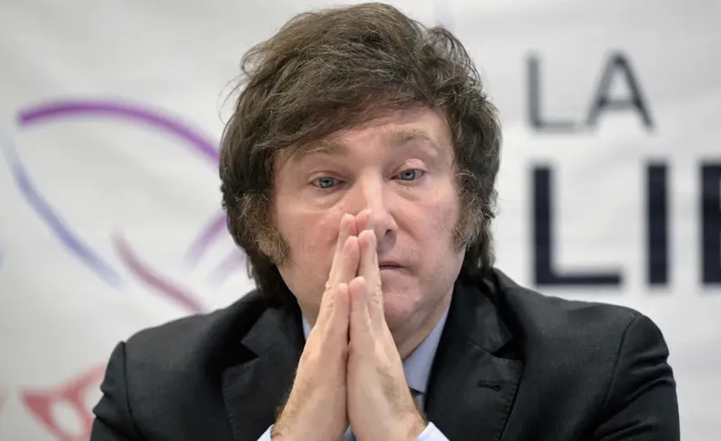 javier-milei-rezando-reza