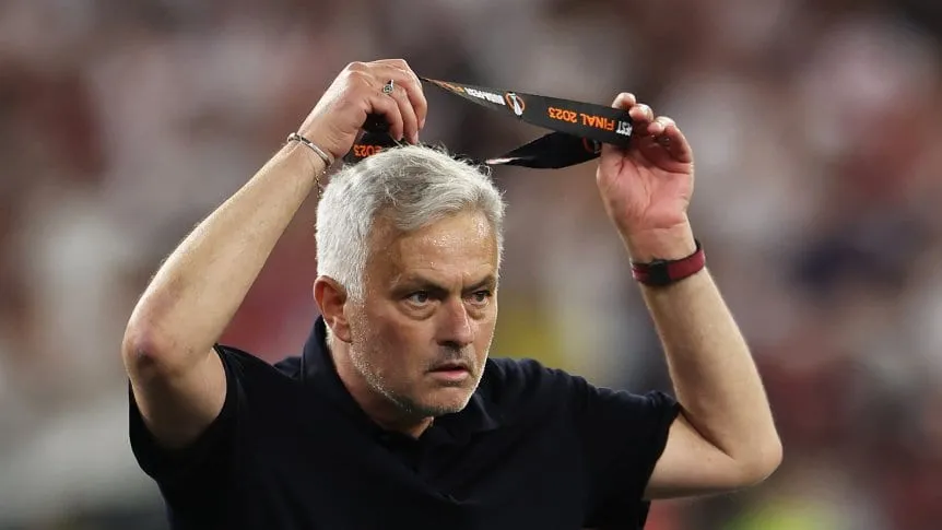 mourinho-regalo-su-medalla_862x485