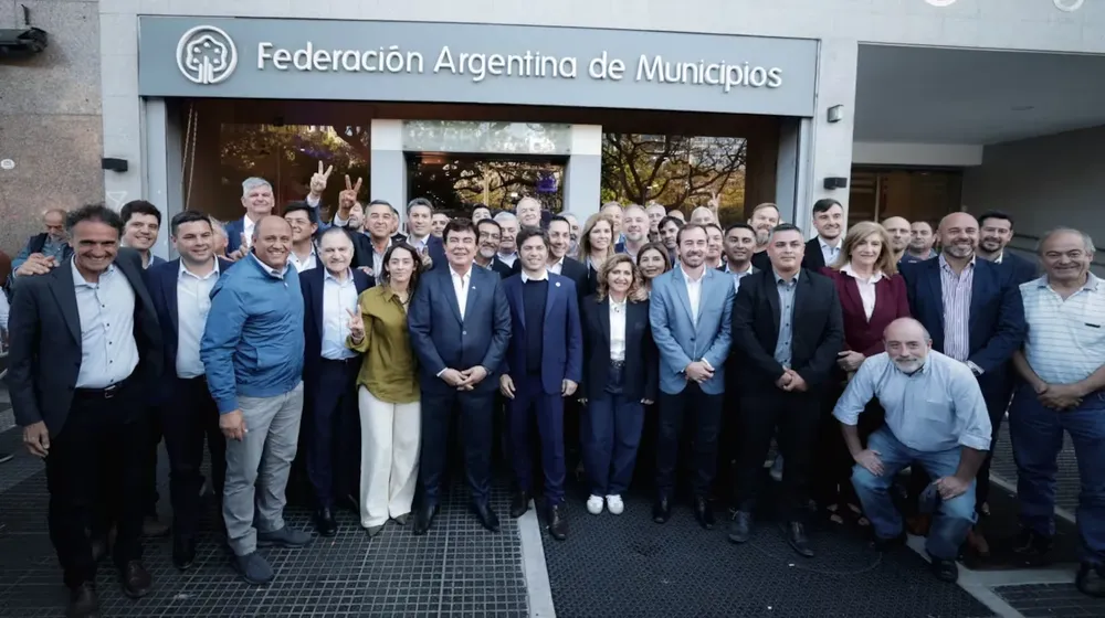 el-gobernador-bonaerense-axel-kicillof-vuelve-a-apostar-a-la-campana-traccionada-por-los-intendentes-foto-prensa-axel-kicillof-6QNKNOTC5FB25G2DD5HG3NYLJ4