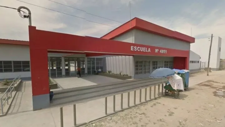 un_nene_salvx_a_su_maestra_de_un_roba_al_atacar_a_los_cintazos_al_ladron_1_x1x_1.jpg_1833193316