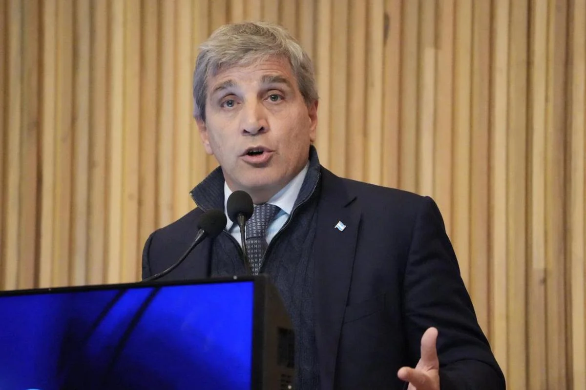 Caputo vinculó las inversiones del RIGI con la salida del cepo