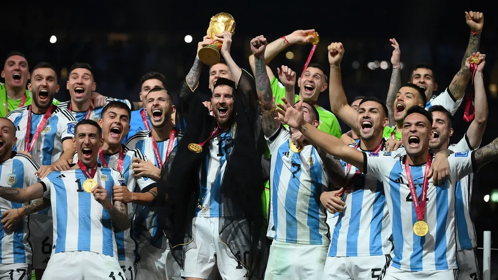 seleccion-argentina-con-trofeo-copa-mundial-fifa-11268