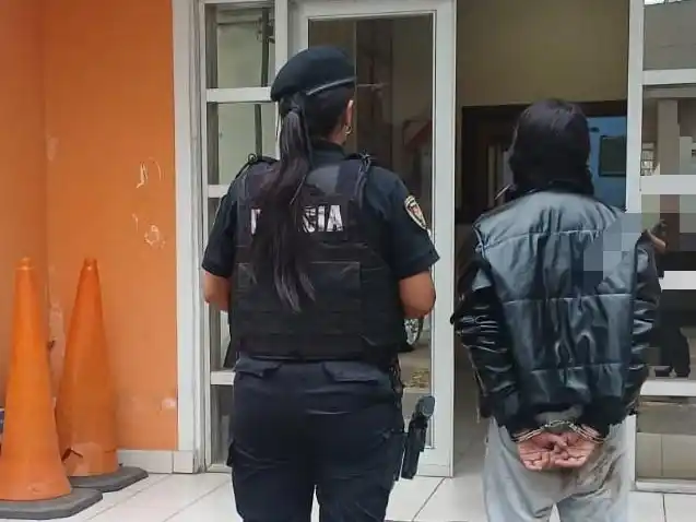 mujer_detenida