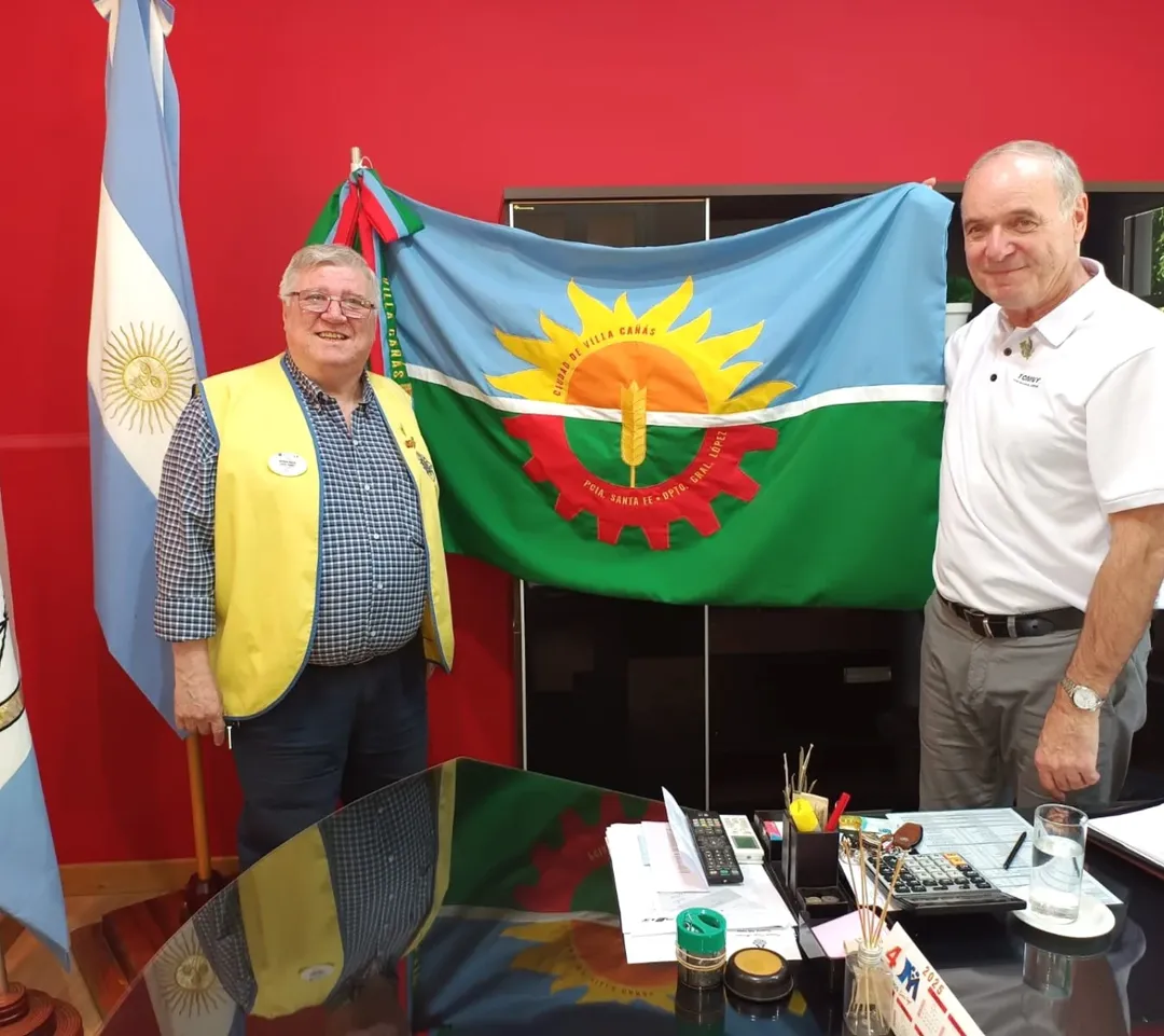 Un honor recibir al Gobernador del Distrito O2 del Club de Leones, Alfredo López Torres.Dialoga (2)