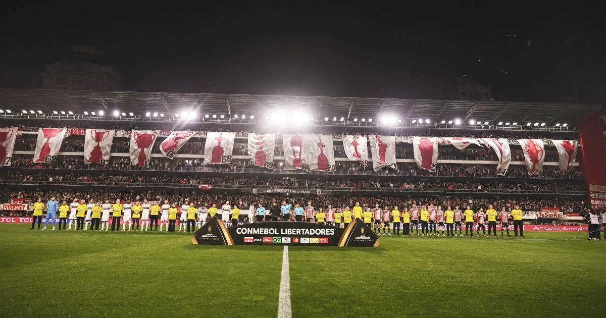 Estudiantes y Flamengo salieron a la cancha con 22 hinchas mayores
