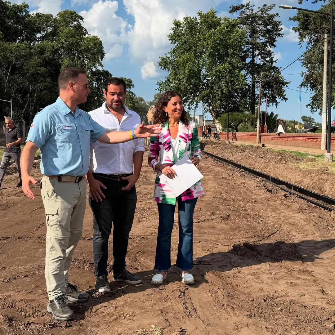 Vení que te contamos lo que estamos haciendo! En #SanctiSpíritu estamos ejecutando obras de infraestructura que priorizó la gestión comunal y su presidente. Remodelación en la Avenida #SanMartín. Un gran tra