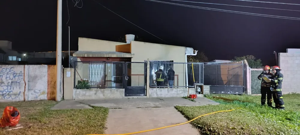 Incendio en Venado Tuerto: una mujer fue hospitalizada por inhalar humo