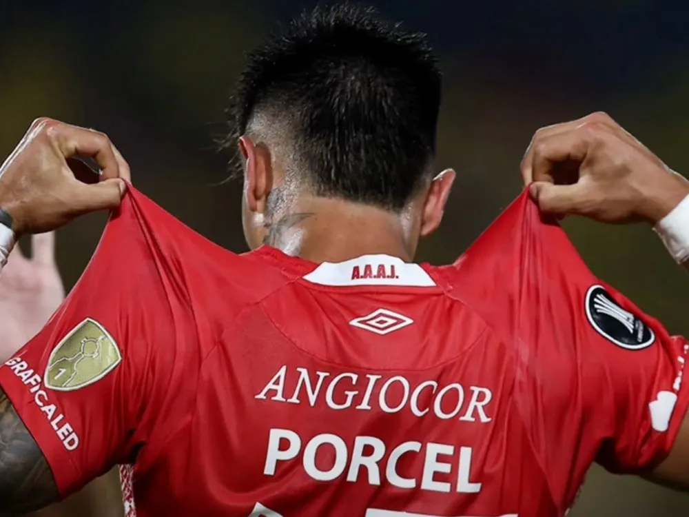 qdAuXPVvT_2000x1500__1