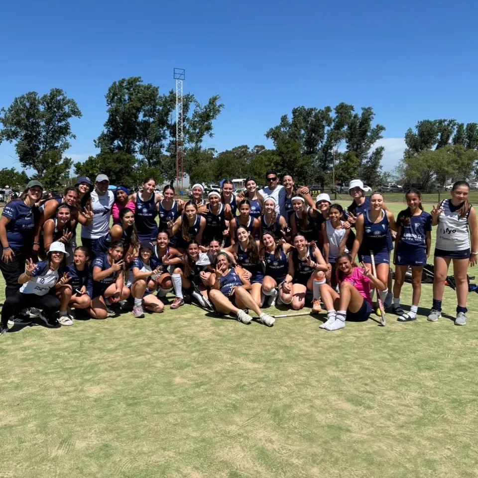 🏑 ¡La Sub 19 se quedó con el 3° puesto! 💙Las chicas de Sportsman cerraron el año con una gran