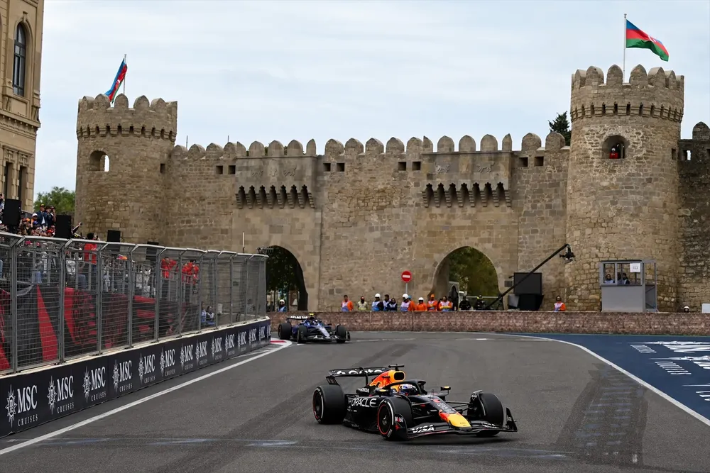 max-verstappen-durante-el-gran-premio-de-azerbaiyan-de-2025_5e32