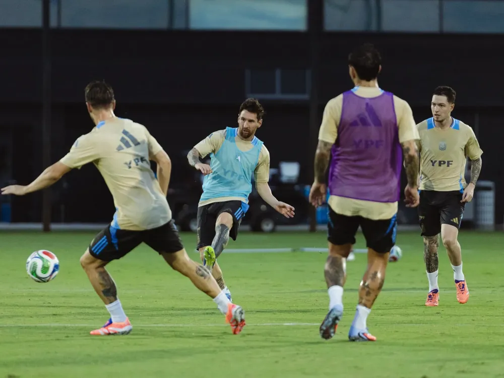 aph_j9Y7k_2000x1500__1