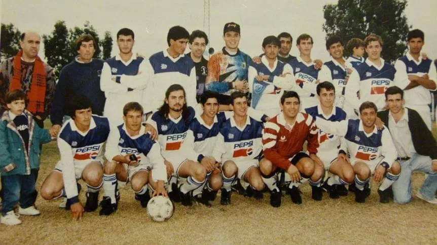 La tarde que Maradona jugó en Carlos Tejedor ante vecinos incrédulos