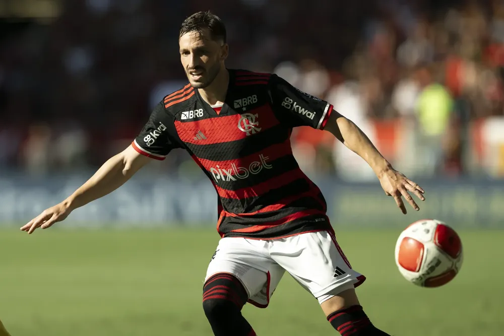 flamengo-encaminha-emprestimo-de-matias-vina-para-buscar-mais-minutos-e-ajustar-folha-scaled