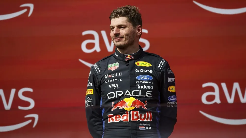 max-verstappen-en-el-podio-tras-el-gran-premio-de-hungria-16-9-aspect-ratio-default-1052221_da39