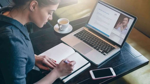 chica-notas-min-635x358