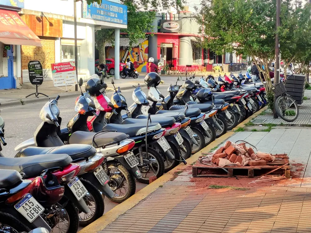 Venado Tuerto habilita espacios transitorios para motos junto a locales nocturnos
