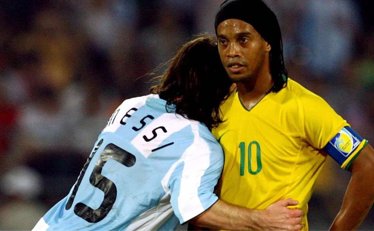 Ronaldinho saludó a Messi en su despedida de la Selección