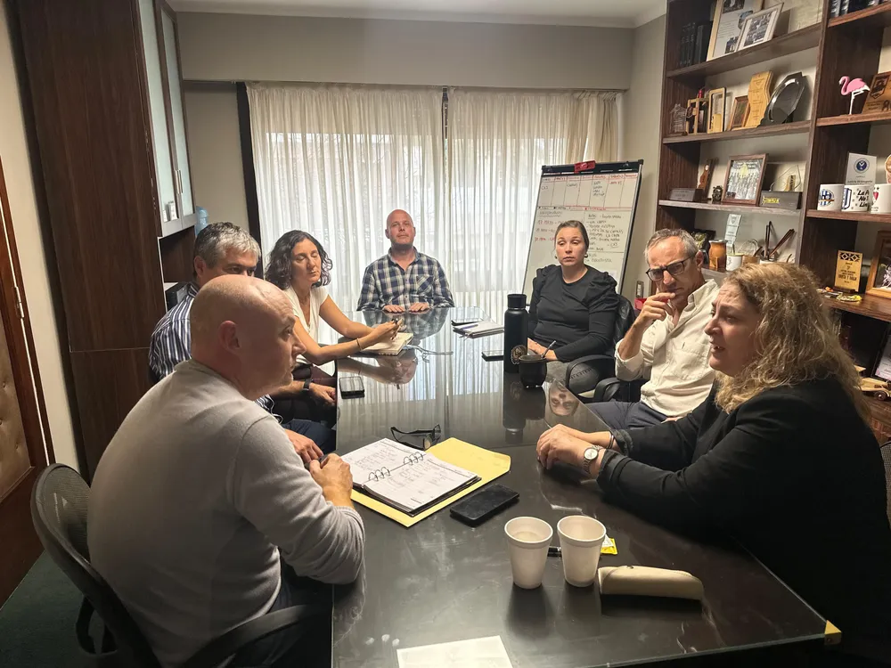 f8d1cf9c-4a7a-429d-a34e-efc006eb1169