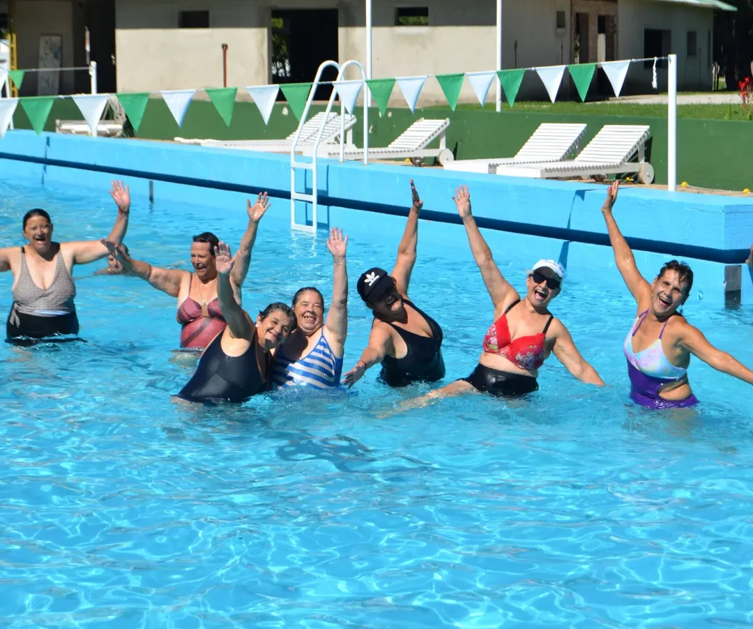 Con gran alegría dimos inicio ayer a la Colonia de Verano para adultos mayores de PAMI.Como cada temporada, muchos vecinos de la ciudad se sumaron a este espacio de encuentro, donde podrán disfrutar de diferen (2)