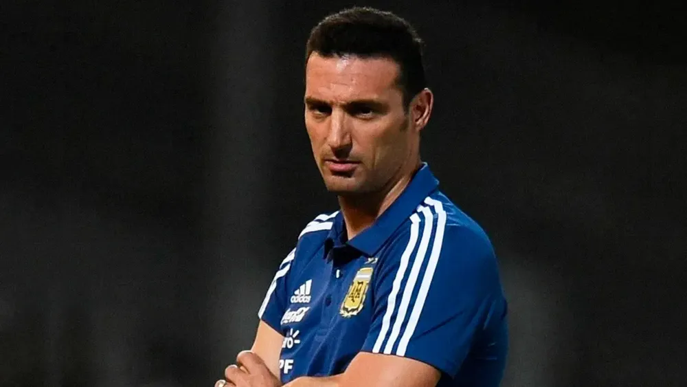 Fotografía-de-Lionel-Scaloni-como-Director-Técnico-de-la-Selección-min