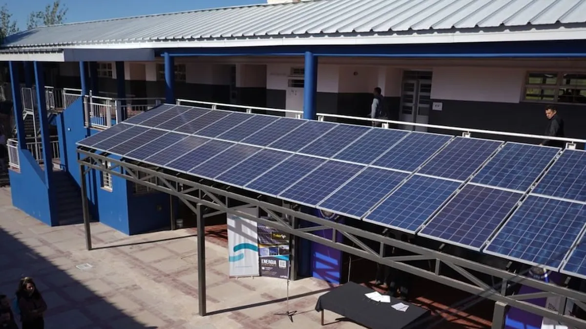 el-gobierno-provincial-avanza-la-instalacion-paneles-solares-escuelas-publicas-foto-gobierno-mendoza