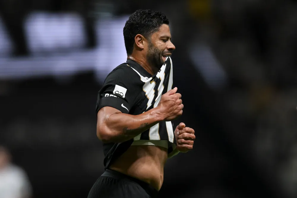 hulk-atletico-mineiro-gestures-match-1065271055