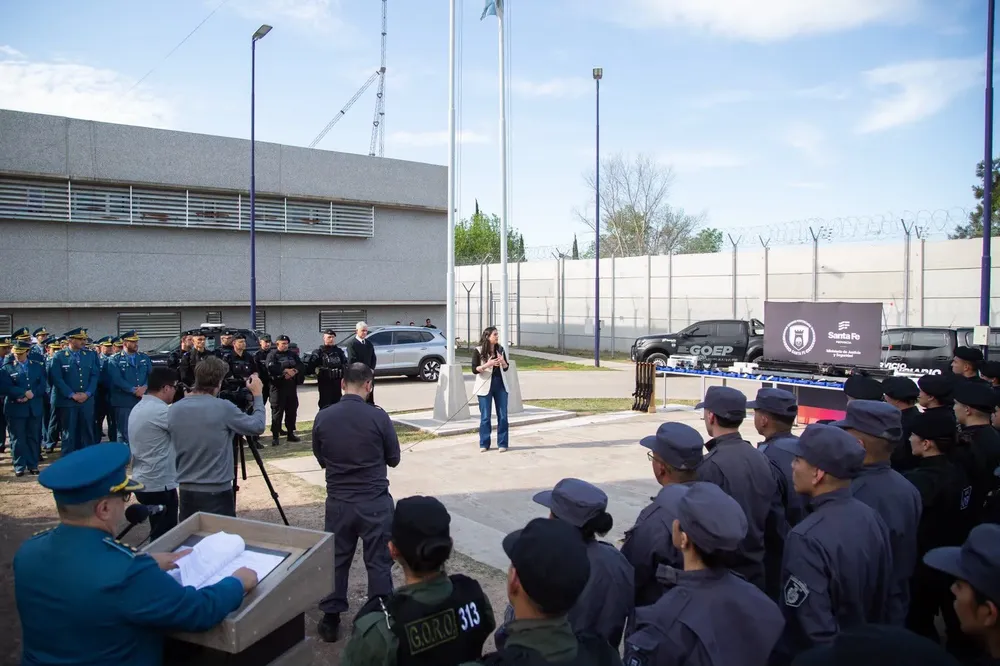 Santa Fe entregó armas y equipamiento al Servicio Penitenciario