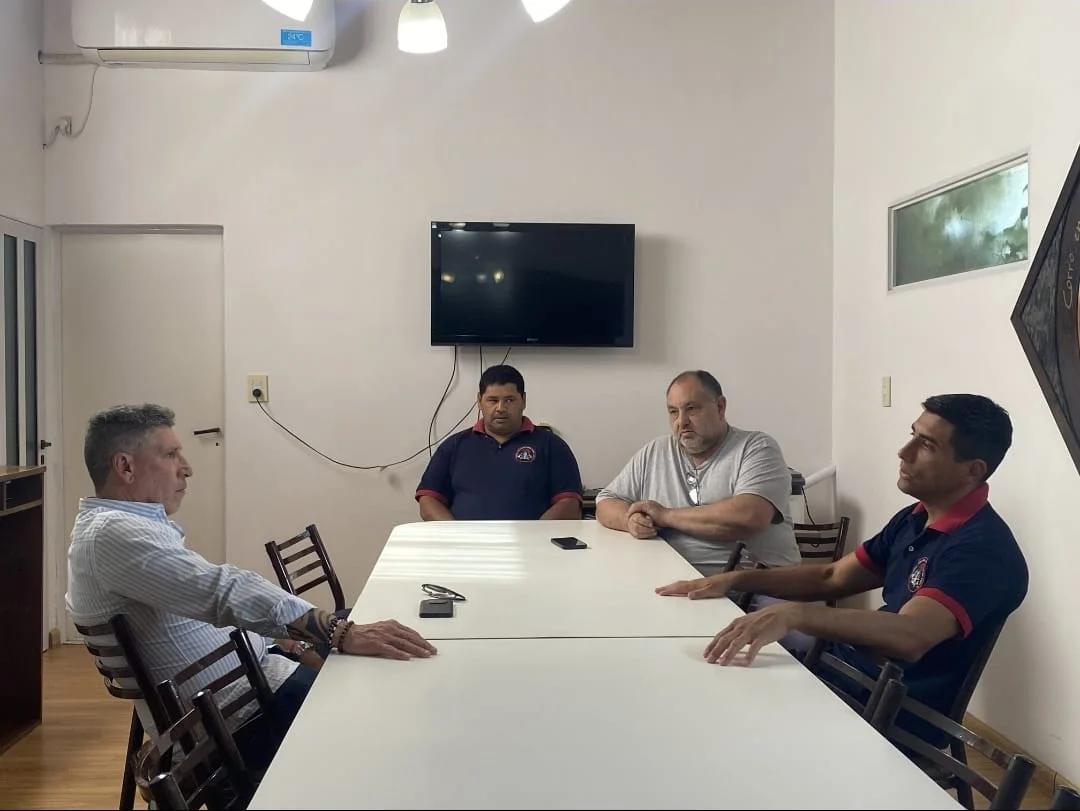 Comerciantes de Firmat se capacitaron en vidrieras y marketing sensorial