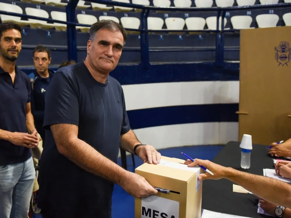 AZIyL7wsn_2000x1500__1