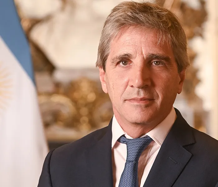 Luis_Caputo_-_Retrato_Oficial_2024