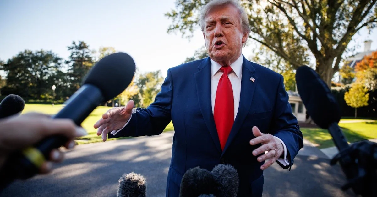 Trump insultó a dos periodistas que preguntaron por un detenido