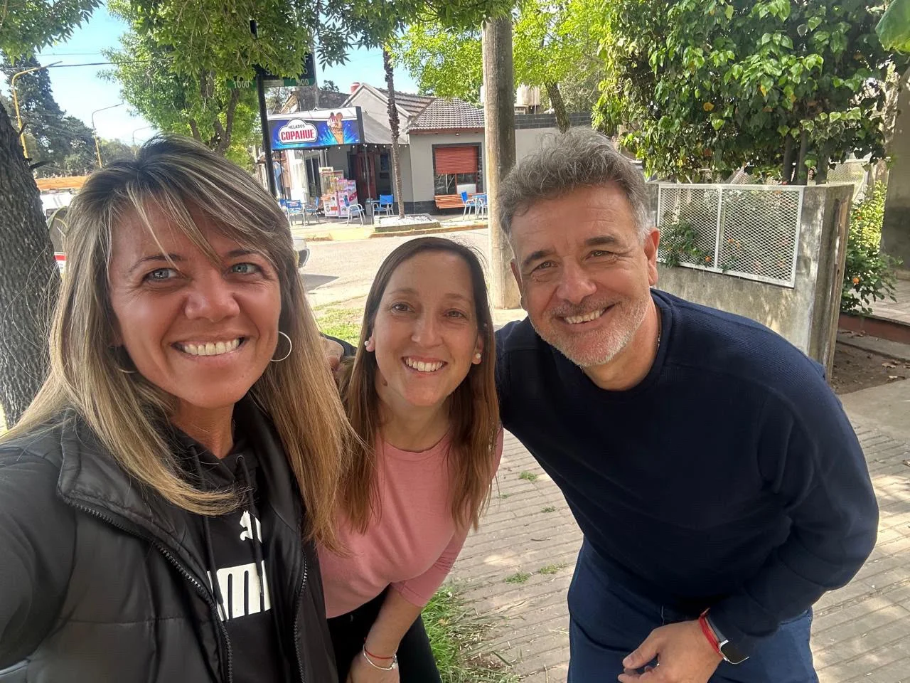 Maximino recorre Firmat para revisar servicios y proyectos con vecinos