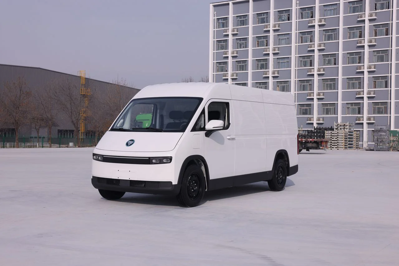 Corven presentó un furgón eléctrico Foton y la pickup Chery Himla