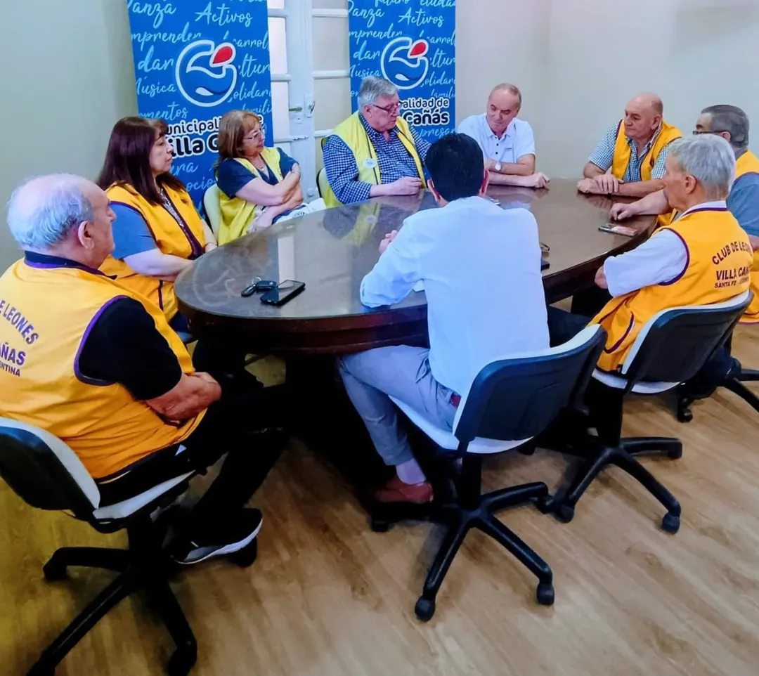 Un honor recibir al Gobernador del Distrito O2 del Club de Leones, Alfredo López Torres.Dialoga (3)