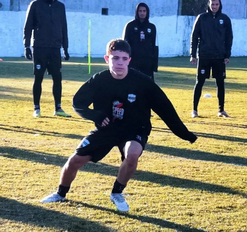 mateo-apolonio-deportivo-riestra_w862