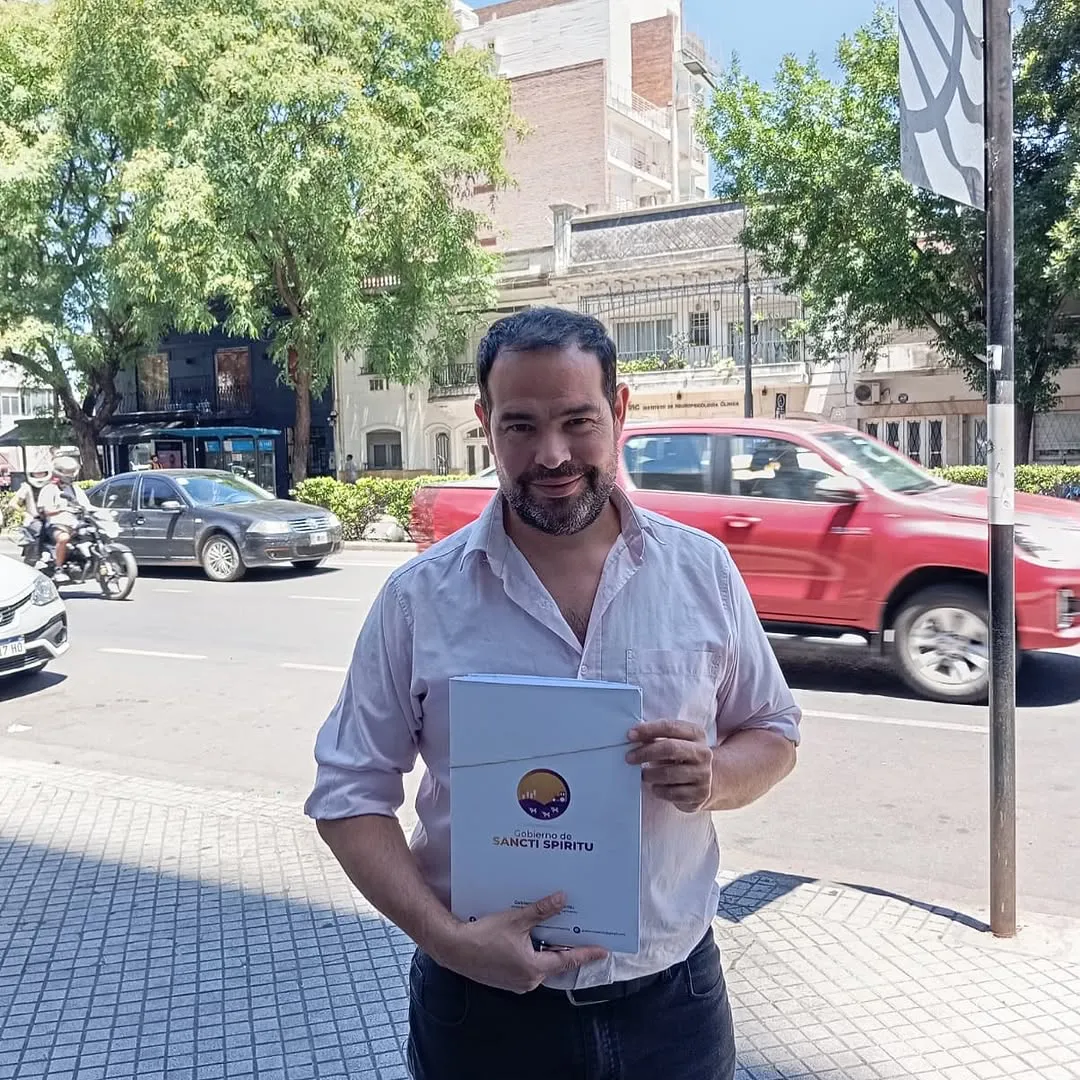 1000 AULASEl gobierno provincial, junto al ministerio de educación lanzaron este programa que posibilita la construcción de nuevas aulas para los establecimientos educativos.En esta oportunidad, estamos felices 