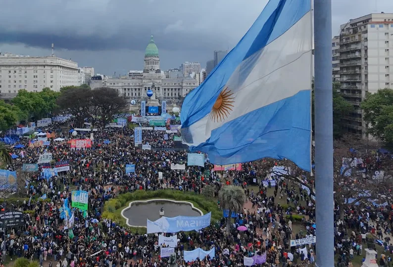 Reclamo por financiamiento universitario ante el Congreso: incidentes y seis detenidos