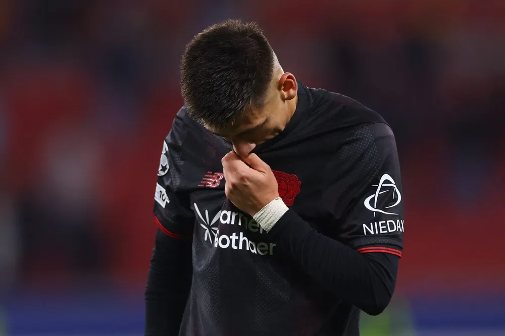 guino-a-river-el-enigmatico-posteo-del-diablito-echeverri-tras-no-ingresar-en-el-triunfo-del-leverkusen-por-la-copa-alemana-scaled