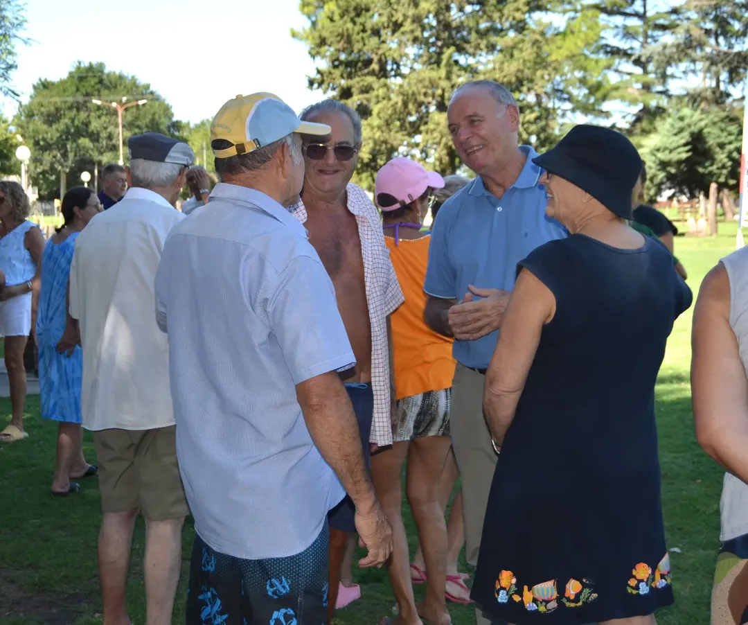 Con gran alegría dimos inicio ayer a la Colonia de Verano para adultos mayores de PAMI.Como cada temporada, muchos vecinos de la ciudad se sumaron a este espacio de encuentro, donde podrán disfrutar de diferen (6)