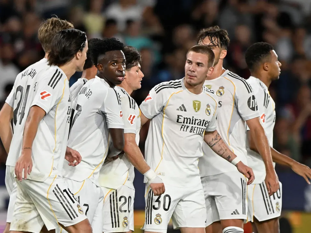 cLJ_XD965_2000x1500__1