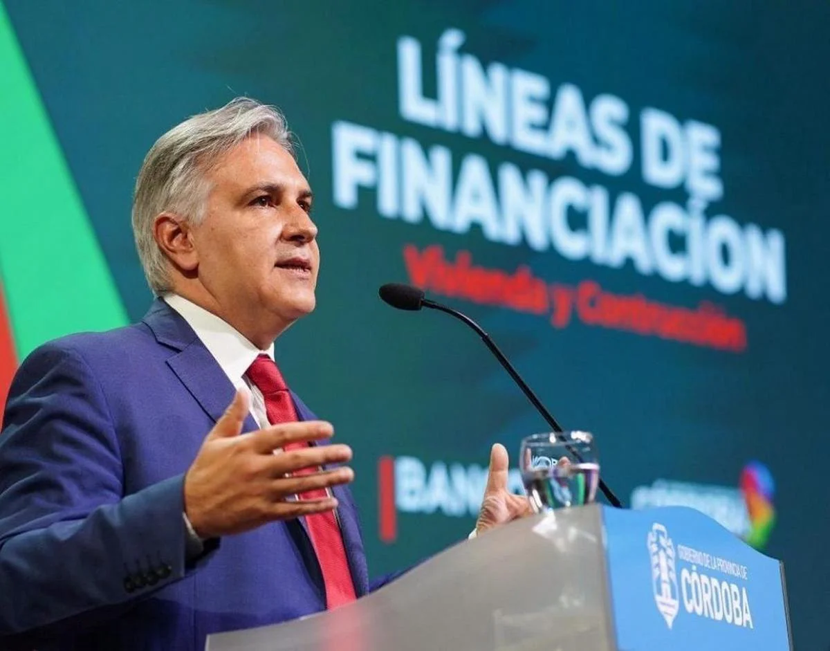 Llaryora combina la búsqueda de crédito con la disputa por el DNU
