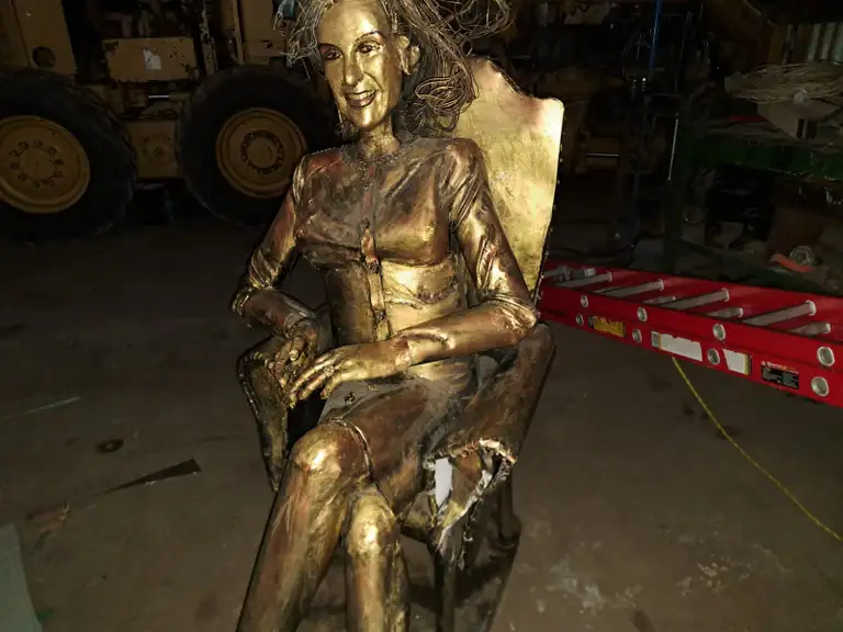 estatua_de_mirtha