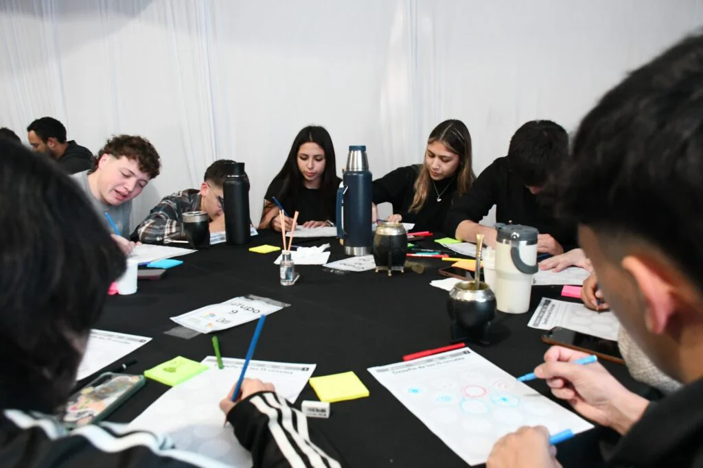 Convocan a estudiantes terciarios y universitarios al Hackaton Núcleo 2026