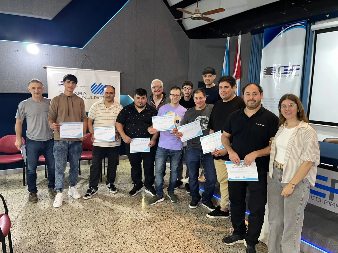 Firmat: entregaron certificados a egresados de cursos de torno C.N.C.